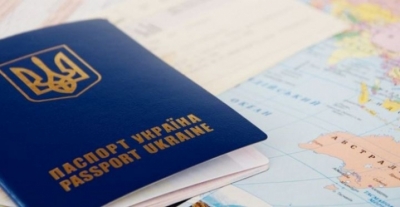 Кіровоградщина: 90-річний житель уперше отримав закордонний паспорт