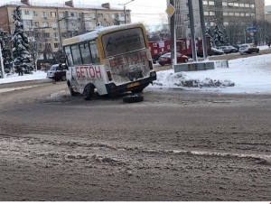 У Кропивницькому маршрутка &quot;загубила&quot; заднє колесо