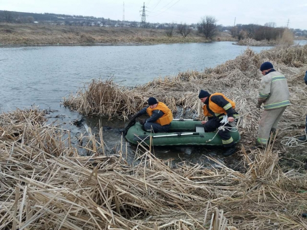 З річки на Кіровоградщині витягли тіло чоловіка, обставини загибелі встановлюються (ФОТО)